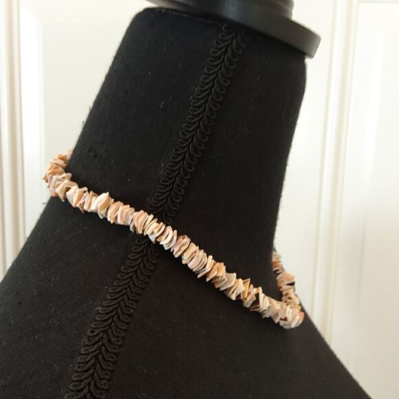 (3/$20) fashion jewelry faux shell necklace - Picture 4 of 7